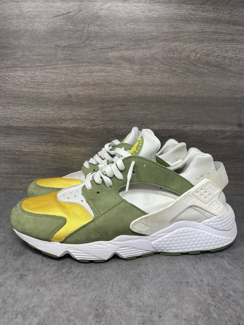 Nike x Stussy Air Huarache LE Dark Olive Mens Size 13 Green Lot DD1381-300